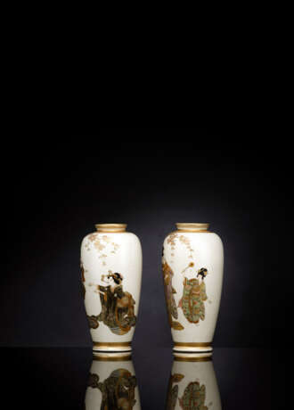 Paar Vasen mit feinem Dekor von Frauen und Kirschblütenzweigen - photo 3