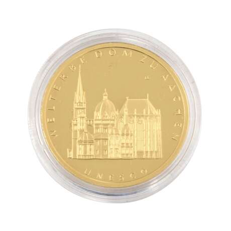 BRD/GOLD - 1/2 Unze GOLD fein, 100 € 2012/F, Dom zu Aachen, fast prägefrisch, verkapselt, im Originaletui, - фото 1