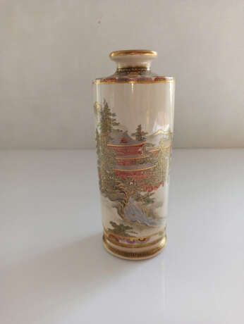 Paar Satsuma-Vasen mit Mädchen und Herbstgräsern, große Satsuma-Vase mit Tempel und Frauen - Foto 3