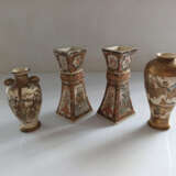 Paar Vierkant-Vasen und zwei Vasen aus Satsuma-Ware mit figuralem Dekor - photo 2