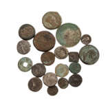 Kleines Konvolut historischer Münzen - dabei etliche griechische und römische Antiken, - Foto 1