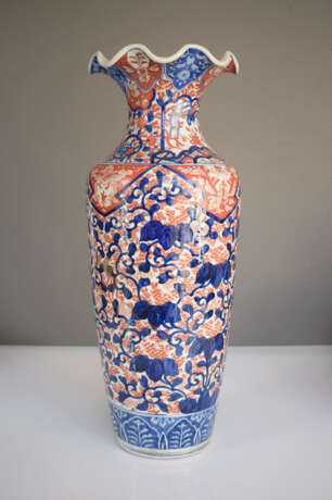 Große Imari-Vase und ein Kutani-Teller. - photo 4