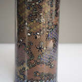 Zylindrische Cloisonné-Vase mit polychromem Dekor von Mustern und Emblemen auf schwarzem Grund - фото 5
