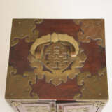 Kleine Kabinettkästchen aus Holz mit drei Schüben und Zierbeschlägen aus Messing - photo 6