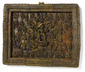 Grosses Paneel mit buddhistischen Gottheiten und Figuren