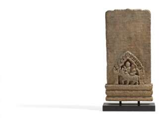 Inschriftenstele mit Shiva und Parvati auf Nandi