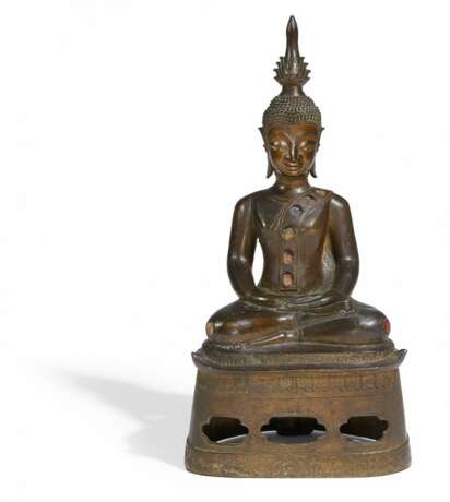 Buddha auf hohem Thron - photo 1