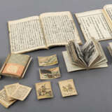 Sechs Holzschnittbücher und ein Kartenspiel zur Geschichte Japans - Foto 3