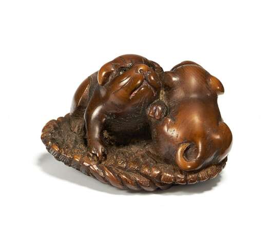 Netsuke: Zwei Welpen auf Strohsandale - photo 1