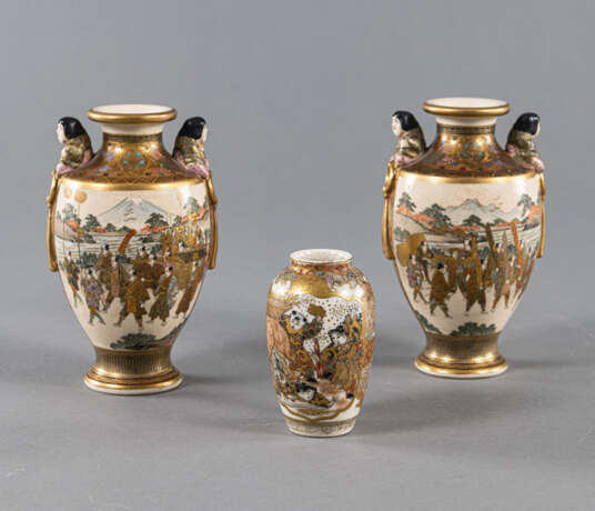 Drei Satsuma-Vasen mit figuralem Dekor - photo 2