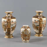 Drei Satsuma-Vasen mit figuralem Dekor - Foto 3