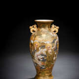 Satsuma-Vase mit zwei Henkeln und Figurendekor - photo 1
