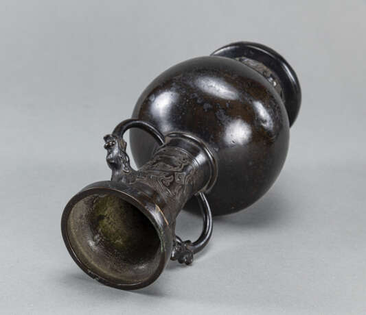 Vase aus Bronze im archaischen Stil der Song-Dynastie - фото 3