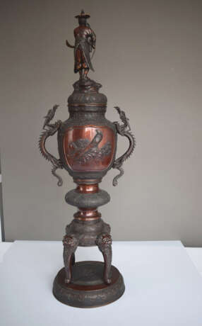 Mehrteiliger Koro aus Bronze auf vierbeinigem Stand - фото 3