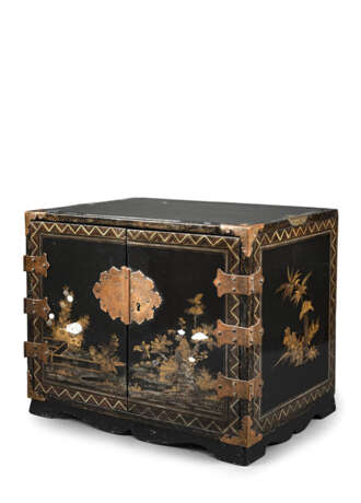 Kabinettkästchen aus Holz mit schwarzer Lackauflage - Foto 1
