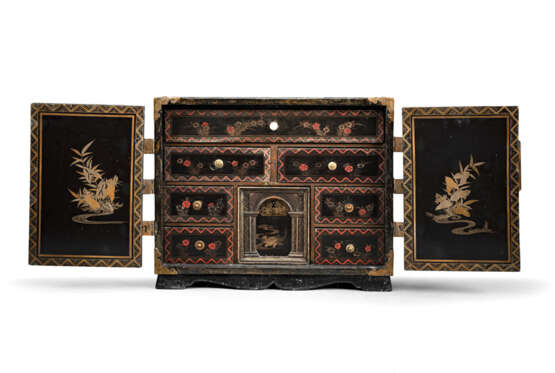 Kabinettkästchen aus Holz mit schwarzer Lackauflage - фото 2