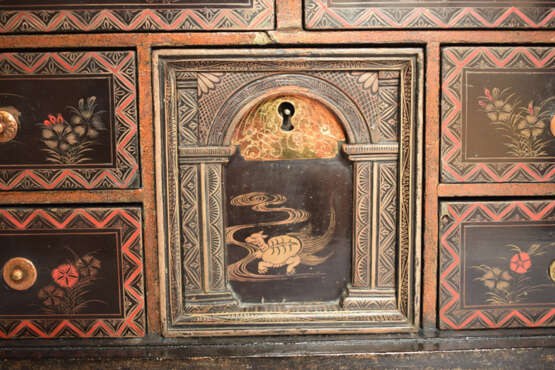 Kabinettkästchen aus Holz mit schwarzer Lackauflage - Foto 4