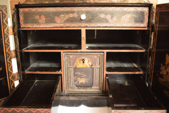 Kabinettkästchen aus Holz mit schwarzer Lackauflage - Foto 7