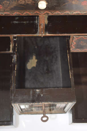 Kabinettkästchen aus Holz mit schwarzer Lackauflage - Foto 8
