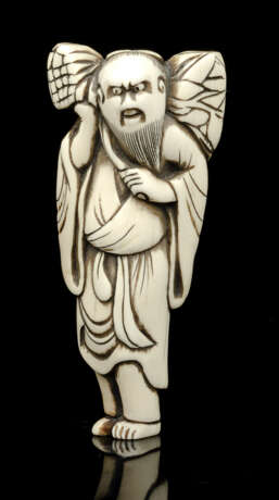 Netsuke eines Reisigsammlers aus Elfenbein - photo 1