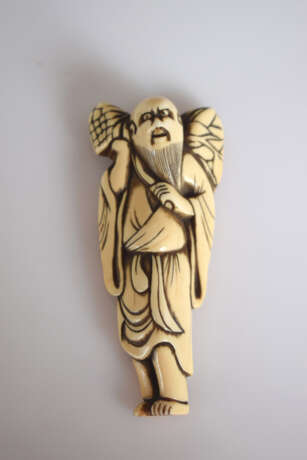 Netsuke eines Reisigsammlers aus Elfenbein - photo 2