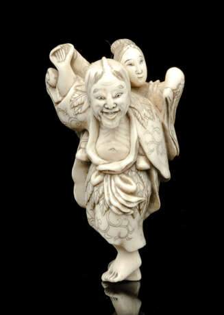 Netsuke des Ikkaku Sennin mit Sendaramo aus Elfenbein - photo 1