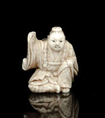 Netsuke eines Yamabushi mit Kappe und Kesa aus Elfenbein, die Pupillen aus schwarzem Glas eingelegt