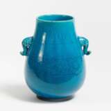 Vase in hu-Form mit Elefantenhenkeln - photo 1