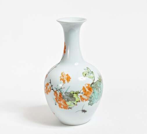 Große Vase mit Küken und Herbstlaub - фото 1