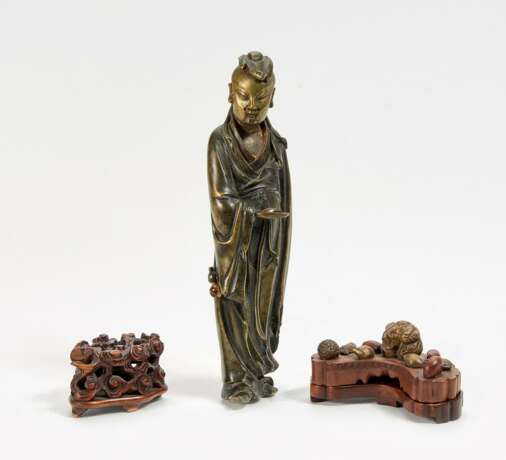 Figur des Li Bai und Pinselablage mit Nusskernen - photo 1