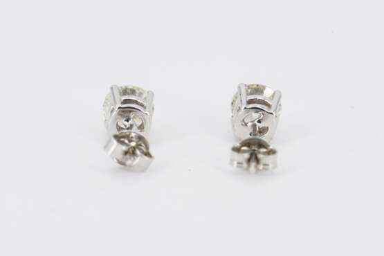 Solitaire-Ear-Studs - photo 5