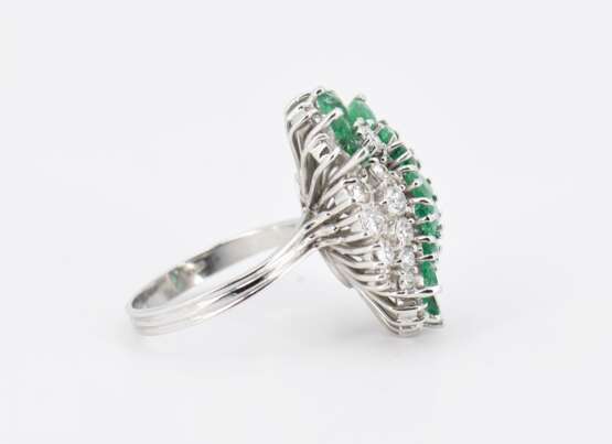 Emerald-Diamond-Set: 2 Necklaces, Bracelet, Ear Jewellery and 2 Rings - photo 8