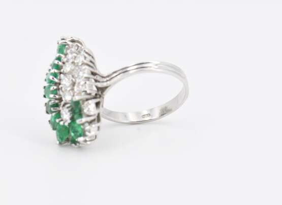 Emerald-Diamond-Set: 2 Necklaces, Bracelet, Ear Jewellery and 2 Rings - photo 11