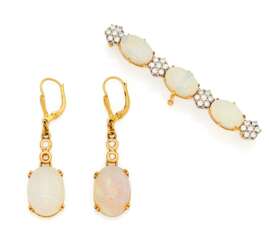 Opal-Diamond-Set: Brooch and Ear Pendants