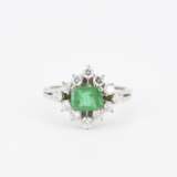 Emerals-Diamond-Cluster-Ring - фото 2