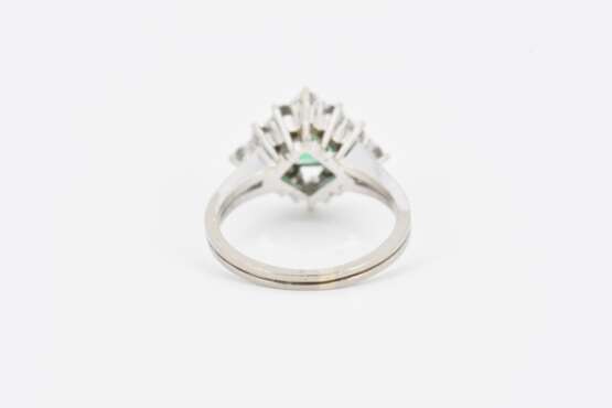 Emerals-Diamond-Cluster-Ring - фото 4
