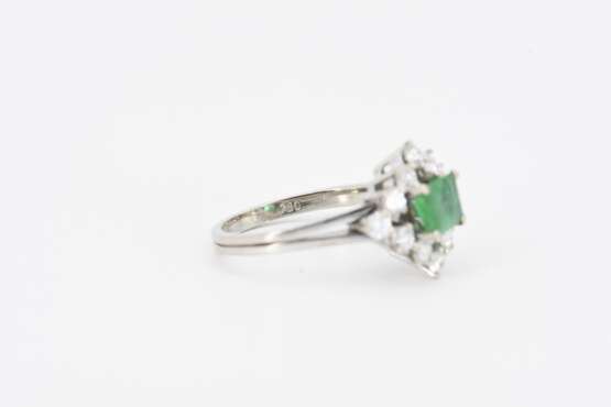 Emerals-Diamond-Cluster-Ring - фото 6