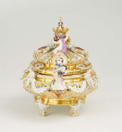 Porcelain crown tureen, so-called "Drüselkästchen" of Maria Josepha - Foto 2