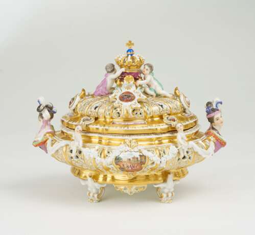 Porcelain crown tureen, so-called "Drüselkästchen" of Maria Josepha - Foto 3