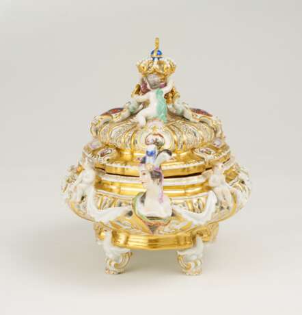 Porcelain crown tureen, so-called "Drüselkästchen" of Maria Josepha - Foto 4