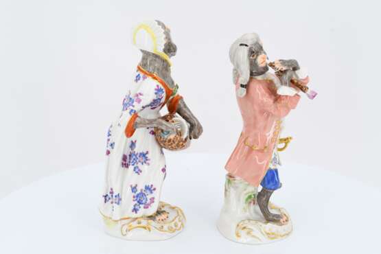 19 porcelain figurines and one music desk from the ape chapel - photo 16