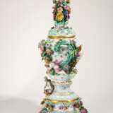 Monumental porcelain potpourri vase "Flora and Amor" - photo 2