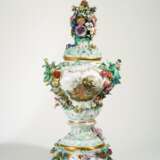 Monumental porcelain potpourri vase "Flora and Amor" - photo 3