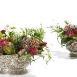 Pair of magnificent large silver bowls with garlands and birds of paradise - фото 1