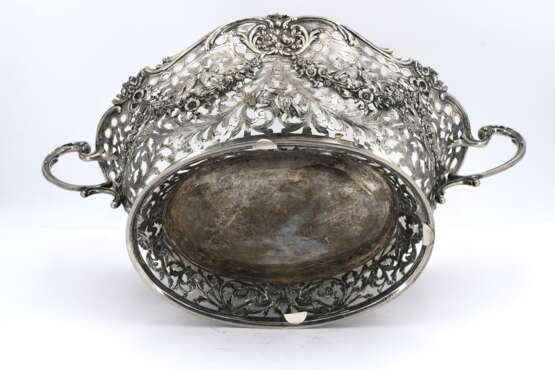 Pair of magnificent large silver bowls with garlands and birds of paradise - фото 2