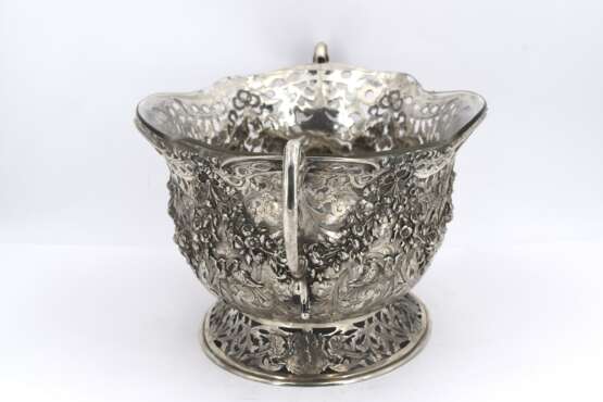 Pair of magnificent large silver bowls with garlands and birds of paradise - photo 8