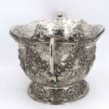 Pair of magnificent large silver bowls with garlands and birds of paradise - фото 8