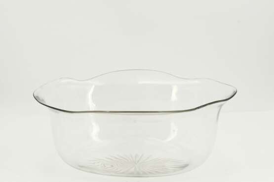 Pair of magnificent large silver bowls with garlands and birds of paradise - photo 10