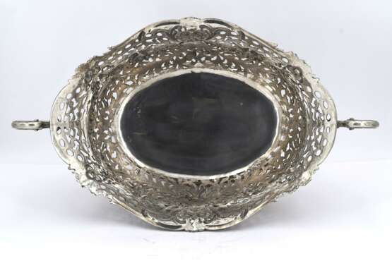 Pair of magnificent large silver bowls with garlands and birds of paradise - photo 11