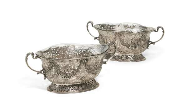Pair of magnificent large silver bowls with garlands and birds of paradise - Foto 12